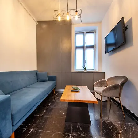 Trinoble Postavarului - Comfort In Old Town Apartamento Braşov