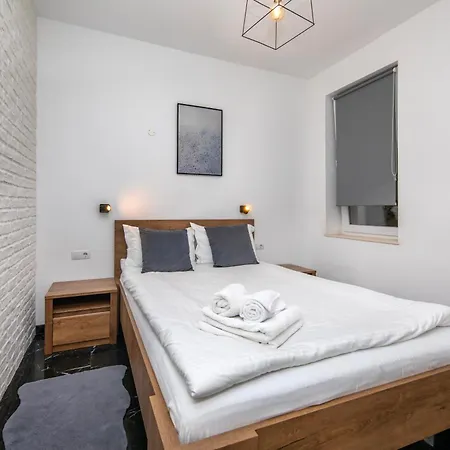 Trinoble Postavarului - Comfort In Old Town *